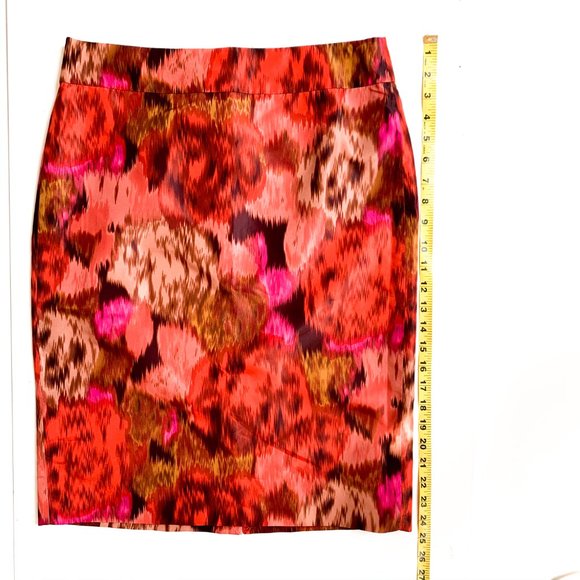 J.CREW 100% silk pencil skirt floral shades of red - Picture 3 of 5